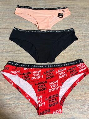 FRIENDS TV Show Bikini Briefs 3-Pack – Red, Black, Peach